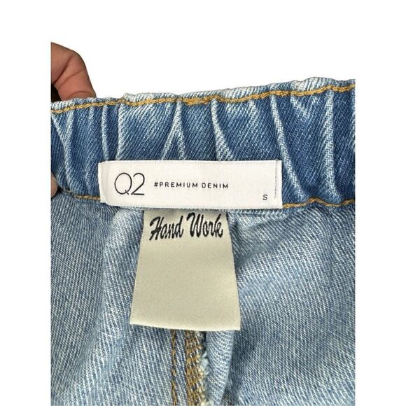 Q2 Light Denim Straight Jeans Ripped With Side Pockets Small (size 4 US) - Picture 6 of 8
